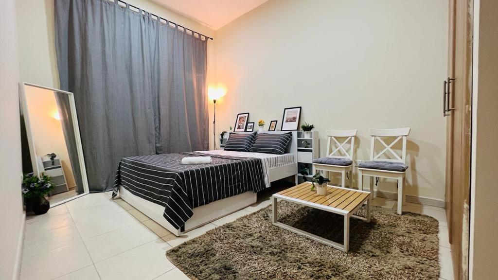 Beautiful Bedroom In Al Barsha Near Mashreq Metro Dubái Exterior foto