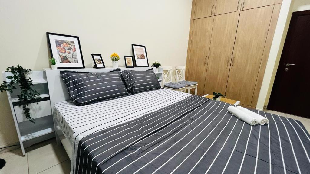 Beautiful Bedroom In Al Barsha Near Mashreq Metro Dubái Exterior foto